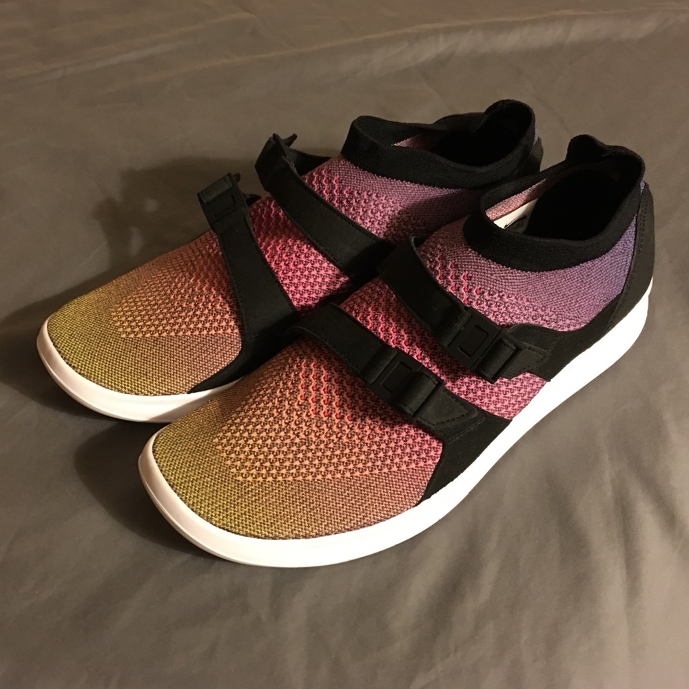 Nike Air Men's Sockracer Flyknit 898021-700 NEW